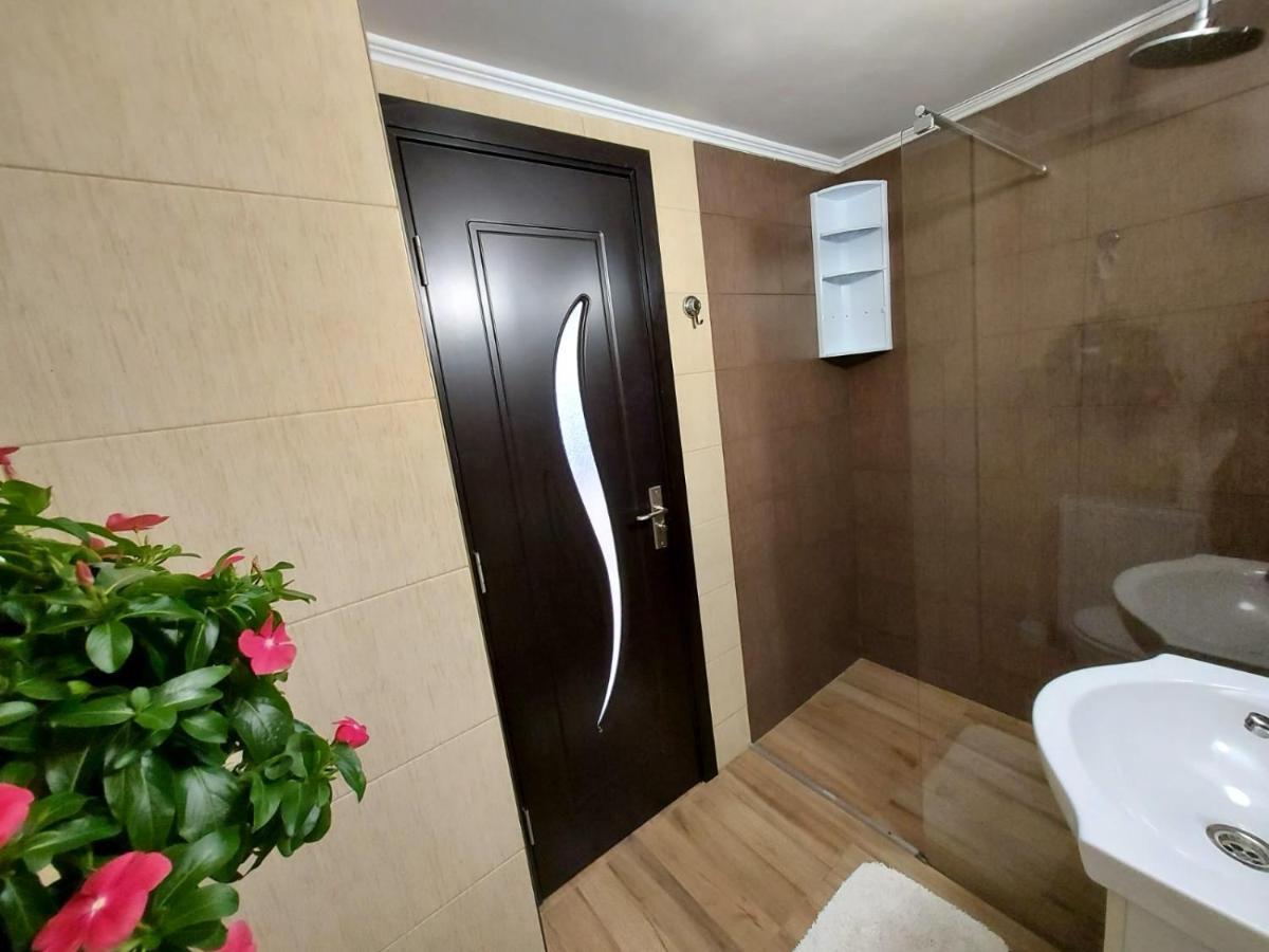 Grinda House - City Center Park And Stay Braşov Esterno foto